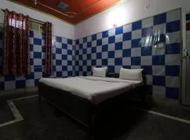Capital O Honey Hotel