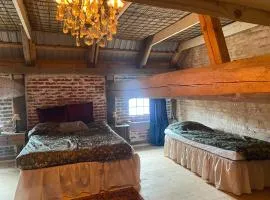 Anno 1782 Unique Romantic Glamping at the Manors Historic Barn