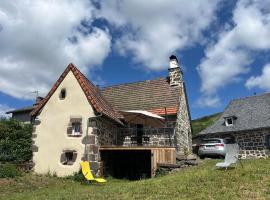 La maison des petites choses, la tiny house du Puy Mary-Cantal, tiny house in Lascelle