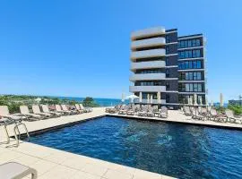 Luxury Aparthotel 52 by Alezzi Odyssey Pool & Spa