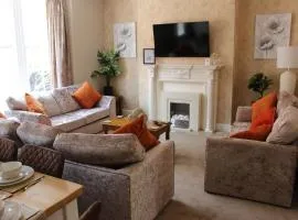 York Place Beautiful Apartment 5 Bedrooms Sleeps 9