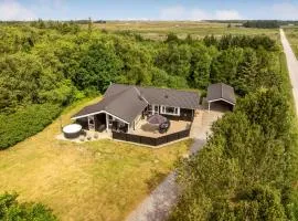 Lovely Holiday Home With Wilderness Bath And Space For 8 People