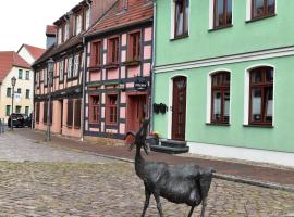 Ferienwohnung Backbord im Zentrum von Röbel، فندق في روبيل