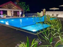 Cosy Cottage with Private Pool - Andrej