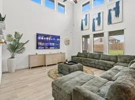 Rooftop Bliss 4BR with Crib Office space Fast Wifi Free Parking