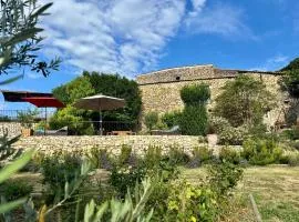 L Ostau de la Treille