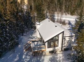 Chalet La Blanche private spa, Hotel in Valcartier Station
