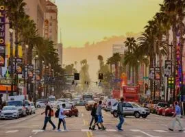 Loft & Luxe Hollywood with FREE PARKING