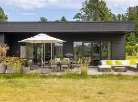 Beautiful Home In Fårevejle With Wifi