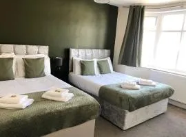4 Bedroom House Near Hospital And Motorway