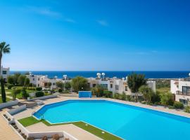 SeaView Luxury Apartment Chloraka Paphos, Pool, Smart TV 65 Inch, hotel in Chlorakas