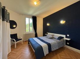 Maison cosy avec jardin entre canal et Loire - FR-1-489-550, Hotel in Diou