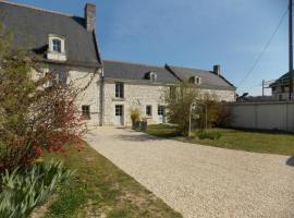 Gîte familial près de Chinon avec cour fermée, terrasse et équipements bébé - FR-1-381-370, hotel v destinaci Huismes