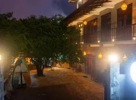 Mich's Surf Villa & Hostel