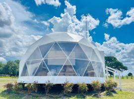 GEO Dome - Flatonia Glamping Retreat & RV Resort, Zelt-Lodge in Flatonia