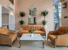 SAZI RESIN HOTEL - Free Nails Hair wash