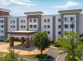 La Quinta by Wyndham Columbus - Edinburgh, three-star hotel in Columbus