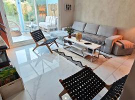 Maison Familiale Déco Vintage Jardin Parking Puy duFou, pet-friendly hotel in Cholet