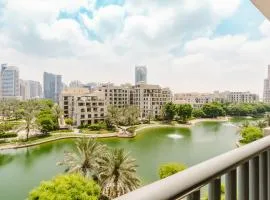 RH - Beautiful canal view, Sleek & spacious Studio, central location