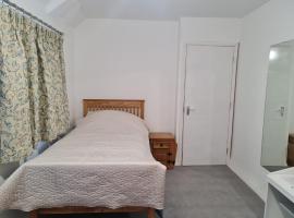 Room Four, ξενοδοχείο σε Earley