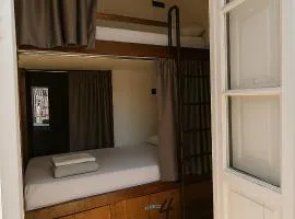 Black Swan Hostel Sevilla
