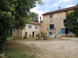 Gite Au Moulin, Hotel in Orbessan