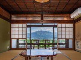 お宿でん吉, hotel s jacuzzi v destinaci Minami Aso