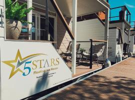 Floating Sea House - 5Stars, готель із гідромасажними ваннами у Порторожі