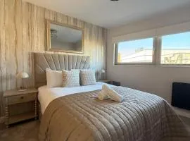 Elegant 1 Bed with free parking