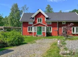 Awesome Home In Seglora With Wifi