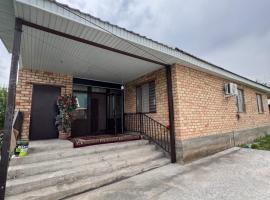 Hostel Hanysha, hotel i Kazarman