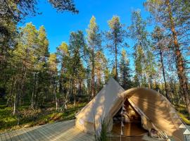 LaplandLiv Glampingtent with private sauna at the lake!, hotel i Björkliden
