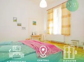 Kelvin's V District 2BR Urban Haven by NW