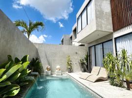 2BR Private Pool Villa in Pererenan with Workspace, 5 minutes Ride to the Beach, Walk to Surya Gym, Hotel in Munggu