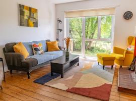 Secluded 3 bed cottage in private parkland