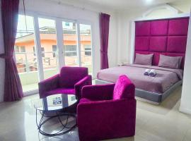 Titanic Residence-5 Minutes Walk to Walking Street, hotel in Pattaya