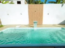 Casa pet-friendly com piscina de frente para o mar