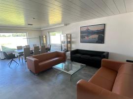 Ferienhaus Hof Sch&ouml;neck in sehr ruhiger Alleinlage, casa de campo em Gondershausen