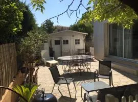 Studio meublé au calme avec terrasse