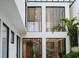 Villa Patagonia - Luxury 4BR - 2 Min to Beach