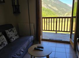 Bel appartement à la Montagne โรงแรมในCervières