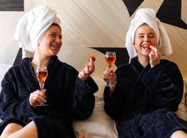 Cosmopolite Hotel Nieuwpoort-Bad, khách sạn có bồn tắm nóng ở Nieuwpoort