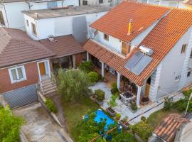 Guesthouse Grishaj, hotel com piscina em Shkod&euml;r