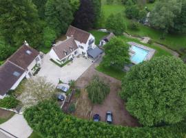 Le Petit Moulin, hotel s parkiralištem u gradu 'Faverelles'