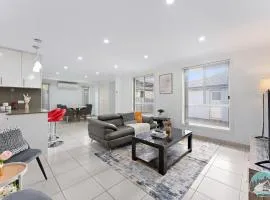Spacious 3 Beds House with Parking in Fairfield