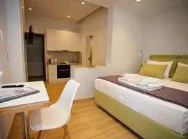 Emily in Athens - Central balconette flat with Starlink