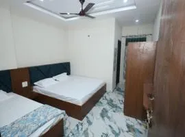Hotel Shri Balaji Dham, Family Rooms Near Mathura Railway Station