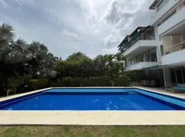 Amplio y cómodo apto para 6 a Max 12 personas con piscina privada en Laguna Club