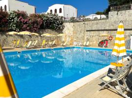 Casa La Perla - Alloggio con terrazza panoramica, piscina e free parking, hotel a Ceriale