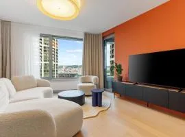 SkyPark Apartment with City Views Free Parking